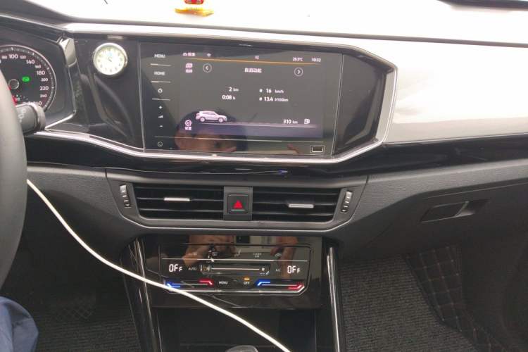 Used Volkswagen Tayron 2020 280TSI Two-Wheel Drive Luxury Connect Edition Audio And AC Panel