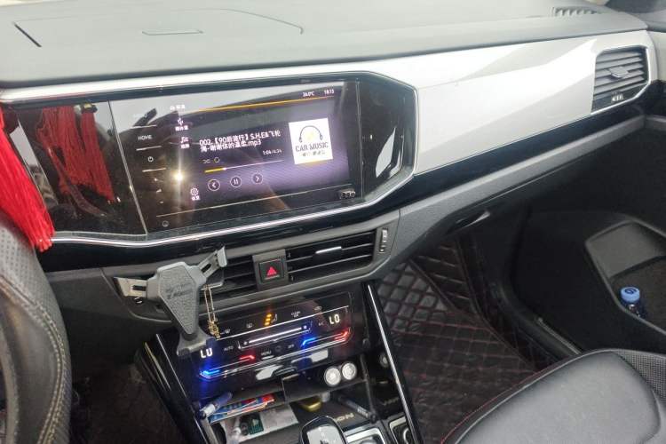 Used Volkswagen Tayron 2020 330TSI Two-Wheel Drive Luxury Smart Connectivity Version Audio And AC Panel