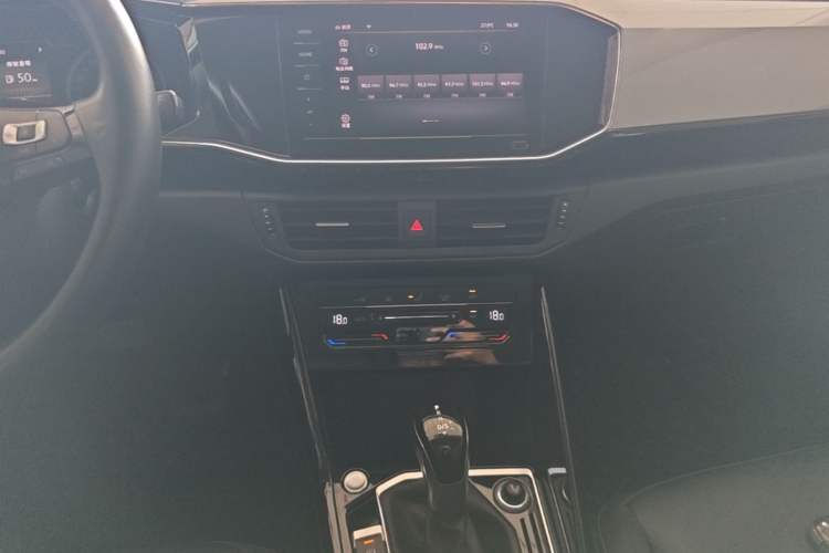 Used Volkswagen Tayron 2020 280TSI Two-Wheel Drive Luxury Connect Edition Audio And AC Panel