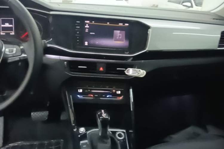 Used Volkswagen Tayron 2020 330TSI Two-Wheel Drive Luxury Smart Connectivity Version Audio And AC Panel