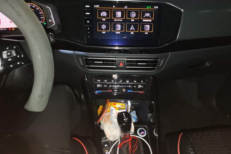 Used Volkswagen Tayron 2020 330TSI Two-Wheel Drive Luxury Connected Pro Edition Audio And AC Panel