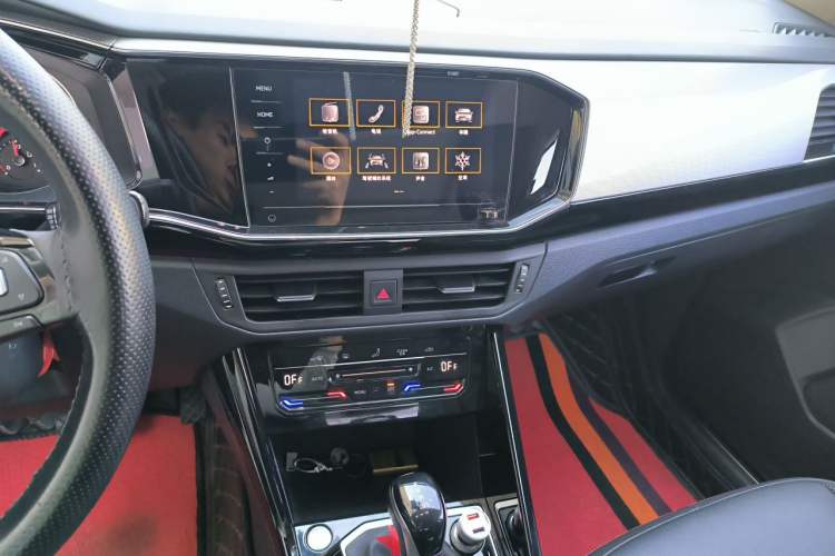 Used Volkswagen Tayron 2020 330TSI Two-Wheel Drive Luxury Smart Connectivity Version Audio And AC Panel