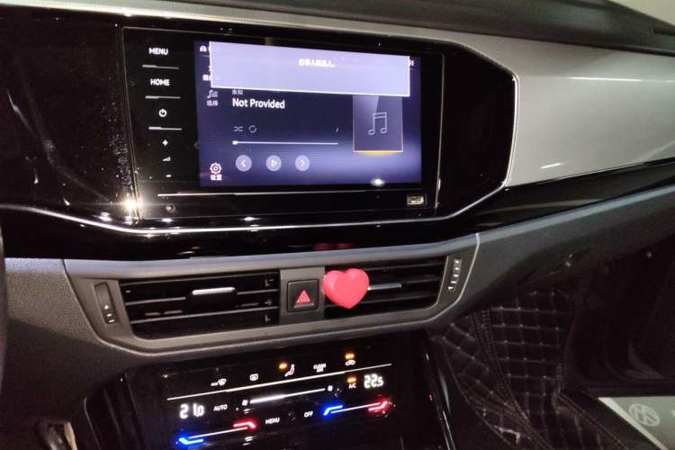 Used Volkswagen Tayron 2020 330TSI Two-Wheel Drive Luxury Smart Connectivity Version Audio And AC Panel