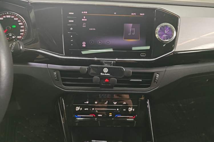 Used Volkswagen Tayron 2020 330TSI Two-Wheel Drive Luxury Smart Connectivity Version Audio And AC Panel