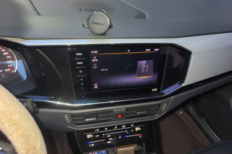 Used Volkswagen Tayron 2020 330TSI Two-Wheel Drive Luxury Smart Connectivity Version Audio And AC Panel