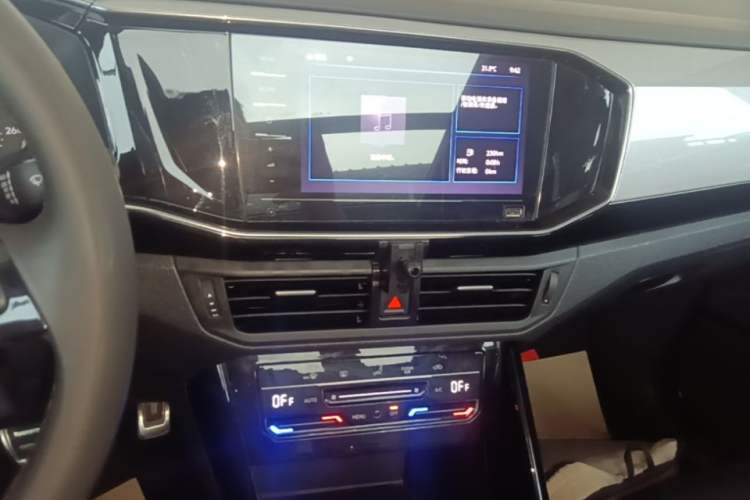 Used Volkswagen Tayron 2020 330TSI Two-Wheel Drive Luxury Smart Connectivity Version Audio And AC Panel