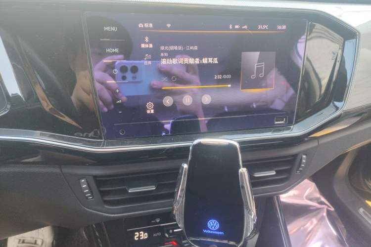Used Volkswagen Tayron 2020 280TSI Two-Wheel Drive Luxury Connect Edition Audio And AC Panel