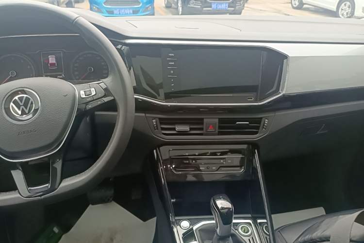 Used Volkswagen Tayron 2020 330TSI Two-Wheel Drive Luxury Smart Connectivity Version Audio And AC Panel