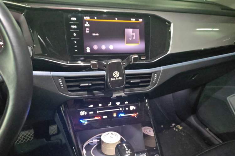 Used Volkswagen Tayron 2020 330TSI Two-Wheel Drive Luxury Smart Connectivity Version Audio And AC Panel