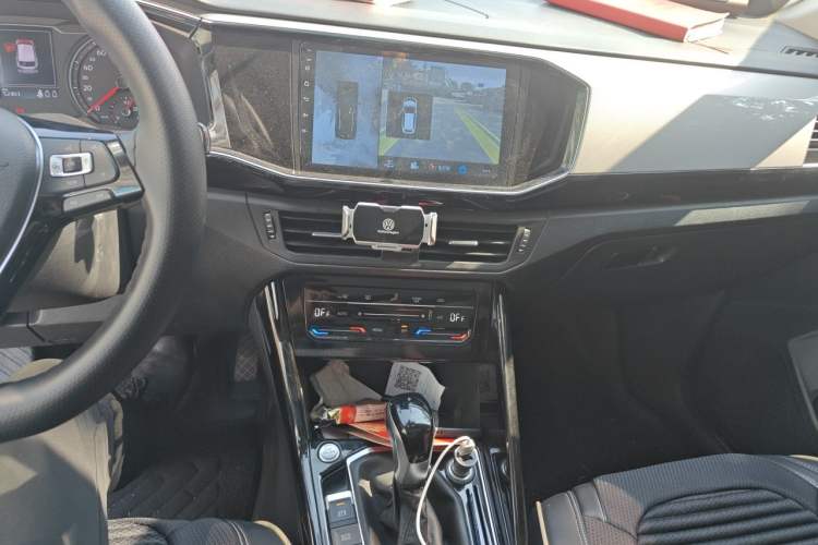 Used Volkswagen Tayron 2020 280TSI Two-Wheel Drive Luxury Connect Edition Audio And AC Panel