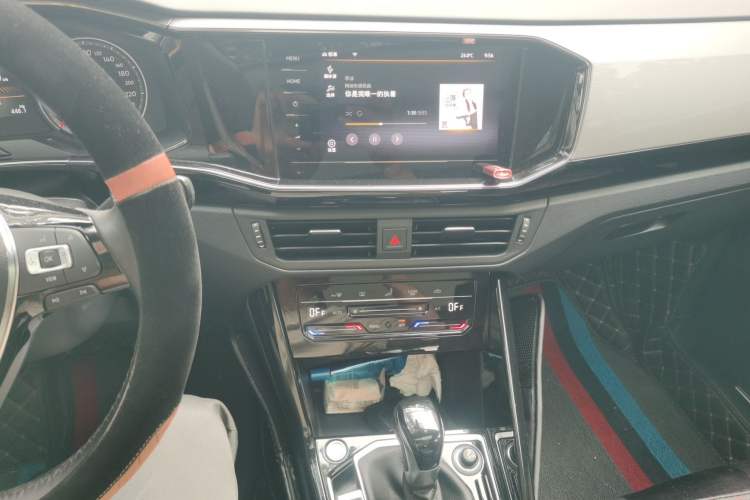 Used Volkswagen Tayron 2020 330TSI Two-Wheel Drive Luxury Smart Connectivity Version Audio And AC Panel