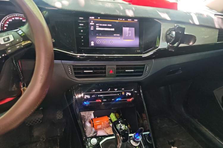 Used Volkswagen Tayron 2020 330TSI Two-Wheel Drive Luxury Smart Connectivity Version Audio And AC Panel