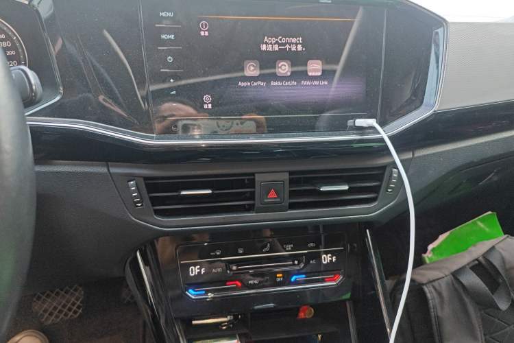 Used Volkswagen Tayron 2020 280TSI Two-Wheel Drive Luxury Connect Edition Audio And AC Panel
