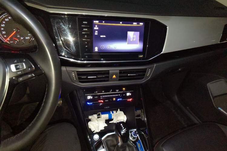 Used Volkswagen Tayron 2020 330TSI Two-Wheel Drive Luxury Smart Connectivity Version Audio And AC Panel