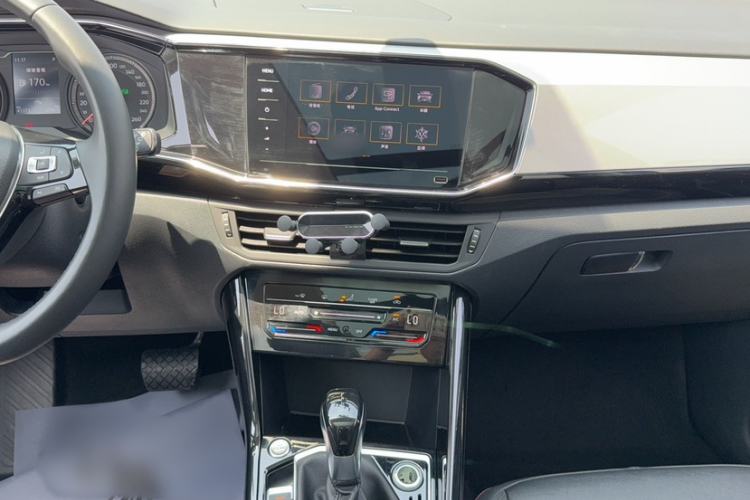 Used Volkswagen Tayron 2020 330TSI Two-Wheel Drive Luxury Smart Connectivity Version Audio And AC Panel