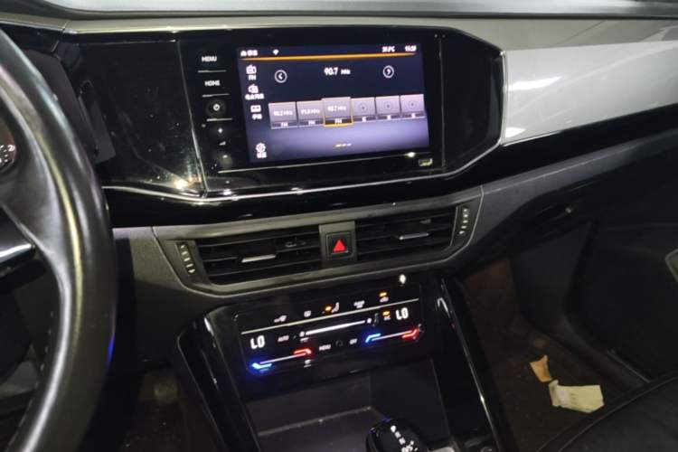 Used Volkswagen Tayron 2020 330TSI Two-Wheel Drive Luxury Smart Connectivity Version Audio And AC Panel