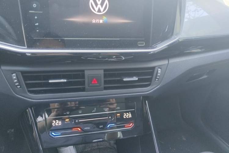 Used Volkswagen Tayron 2020 330TSI Two-Wheel Drive Luxury Smart Connectivity Version Audio And AC Panel
