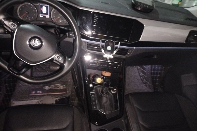 Used Volkswagen Tayron 2020 330TSI Two-Wheel Drive Luxury Smart Connectivity Version Center Console