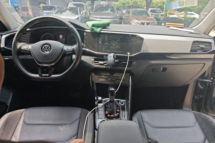 Used Volkswagen Tayron 2020 330TSI Two-Wheel Drive Luxury Connected Pro Edition Center Console
