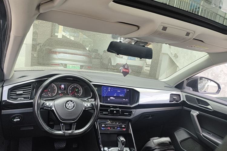 Used Volkswagen Tayron 2020 330TSI Two-Wheel Drive Luxury Smart Connectivity Version Center Console