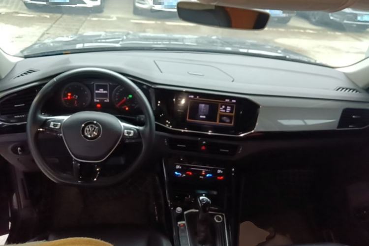 Used Volkswagen Tayron 2020 280TSI Two-Wheel Drive Luxury Connect Edition Center Console