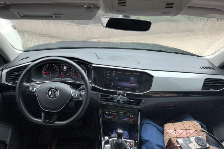 Used Volkswagen Tayron 2020 330TSI Two-Wheel Drive Luxury Smart Connectivity Version Center Console