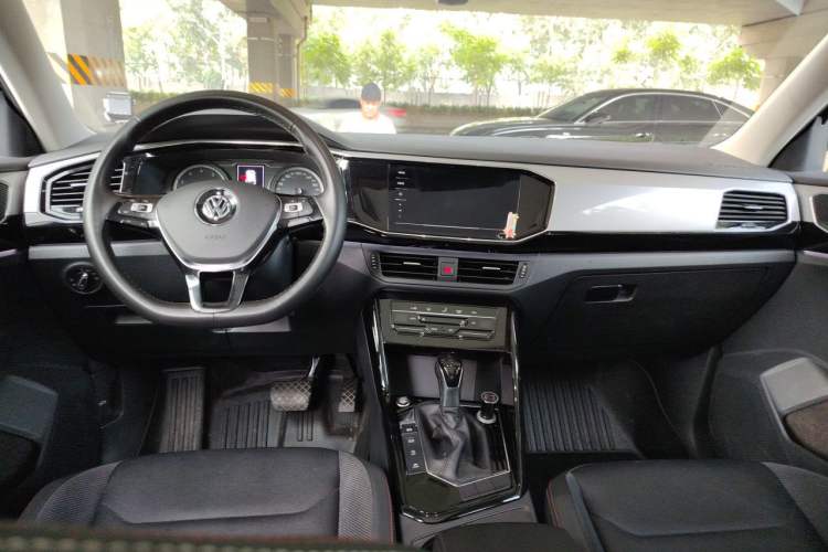 Used Volkswagen Tayron 2020 330TSI Two-Wheel Drive Luxury Smart Connectivity Version Center Console