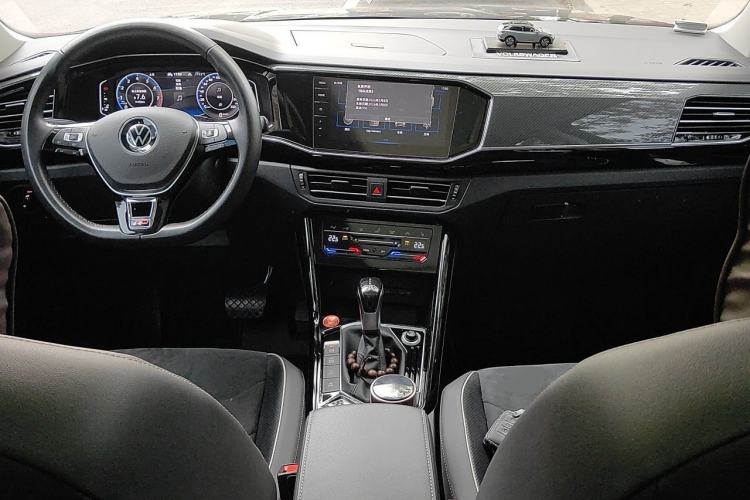 Used Volkswagen Tayron 2020 330TSI Two-Wheel Drive Luxury Connected Pro Edition Center Console