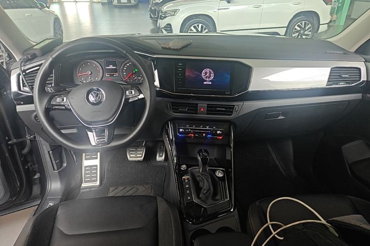 Used Volkswagen Tayron 2020 280TSI Two-Wheel Drive Luxury Connect Edition Center Console