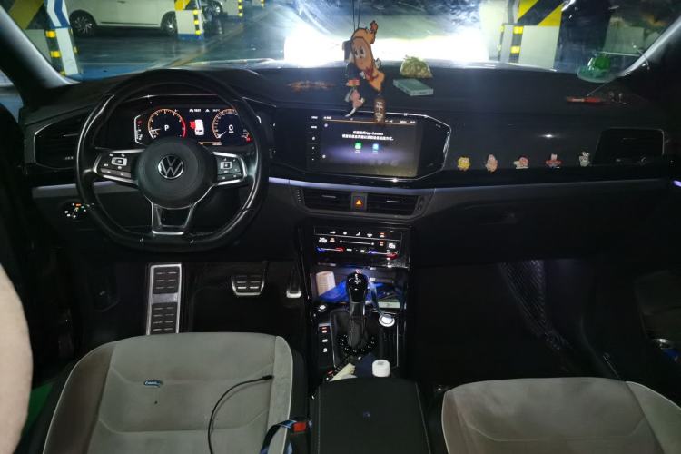 Used Volkswagen Tayron 2020 380TSI All-Wheel Drive R-Line Connected Version Center Console