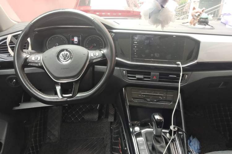 Used Volkswagen Tayron 2020 330TSI Two-Wheel Drive Luxury Smart Connectivity Version Center Console