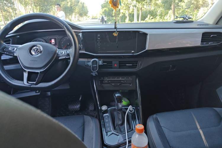 Used Volkswagen Tayron 2020 330TSI Two-Wheel Drive Luxury Smart Connectivity Version Center Console