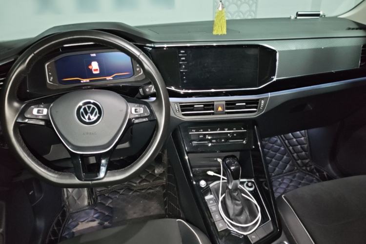 Used Volkswagen Tayron 2020 330TSI Two-Wheel Drive Luxury Connected Pro Edition Center Console