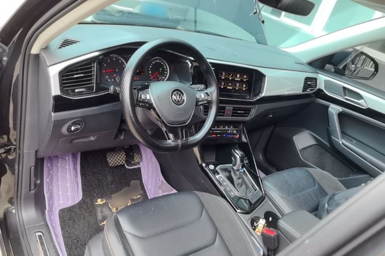 Used Volkswagen Tayron 2020 330TSI Two-Wheel Drive Luxury Smart Connectivity Version Center Console