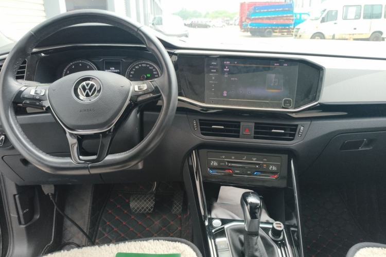 Used Volkswagen Tayron 2020 330TSI Two-Wheel Drive Luxury Smart Connectivity Version Center Console