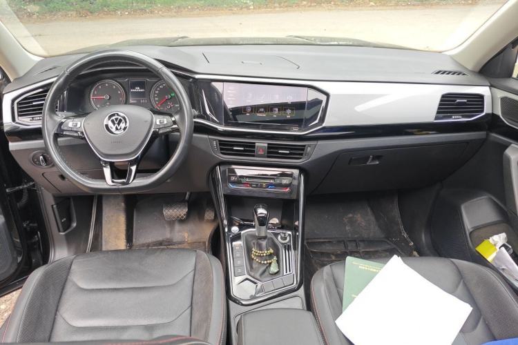 Used Volkswagen Tayron 2020 330TSI Two-Wheel Drive Luxury Smart Connectivity Version Center Console