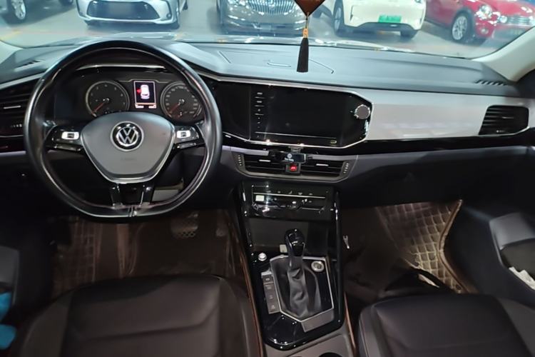 Used Volkswagen Tayron 2020 330TSI Two-Wheel Drive Luxury Smart Connectivity Version Center Console
