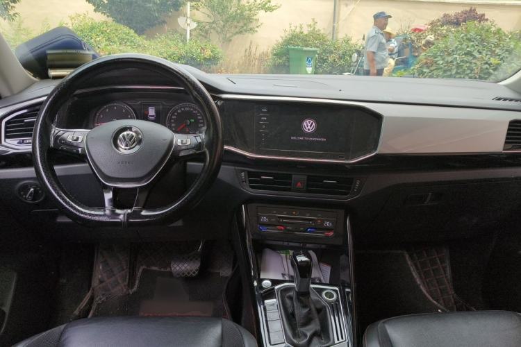 Used Volkswagen Tayron 2020 330TSI Two-Wheel Drive Luxury Smart Connectivity Version Center Console