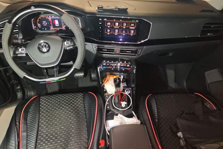 Used Volkswagen Tayron 2020 330TSI Two-Wheel Drive Luxury Connected Pro Edition Center Console