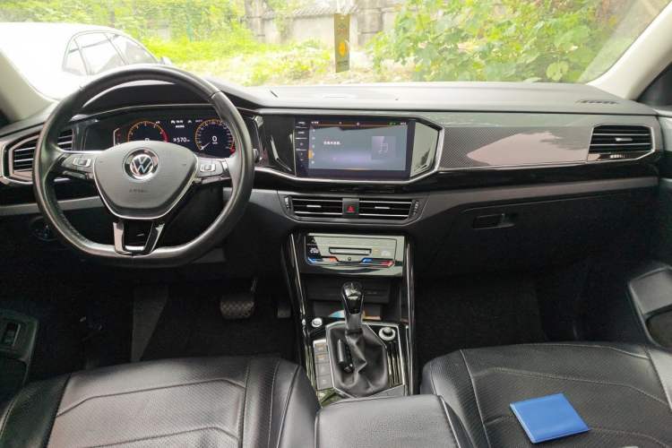 Used Volkswagen Tayron 2020 330TSI Two-Wheel Drive Luxury Connected Pro Edition Center Console