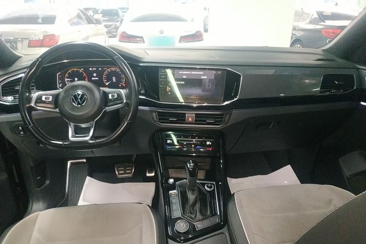 Used Volkswagen Tayron 2020 380TSI All-Wheel Drive R-Line Connected Version Center Console
