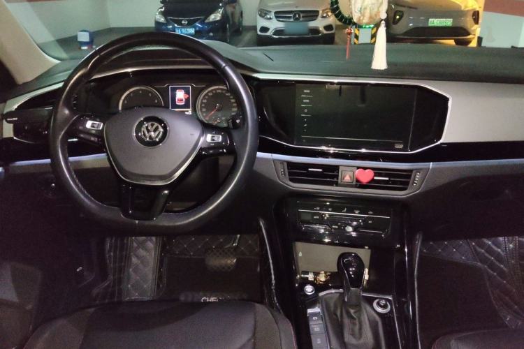 Used Volkswagen Tayron 2020 330TSI Two-Wheel Drive Luxury Smart Connectivity Version Center Console