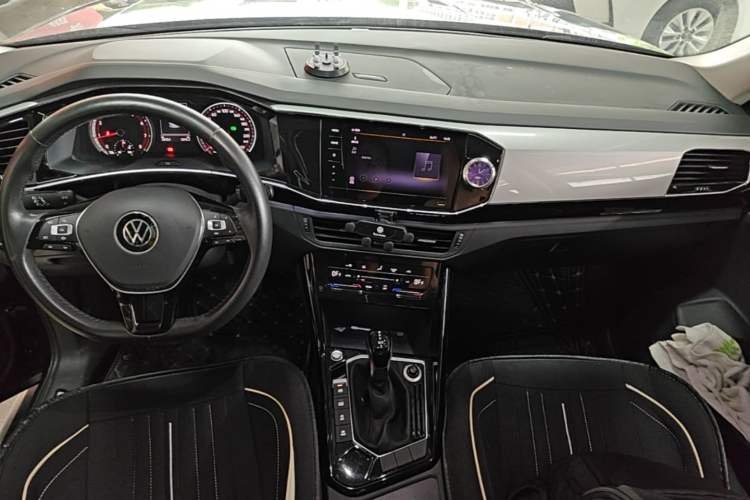 Used Volkswagen Tayron 2020 330TSI Two-Wheel Drive Luxury Smart Connectivity Version Center Console