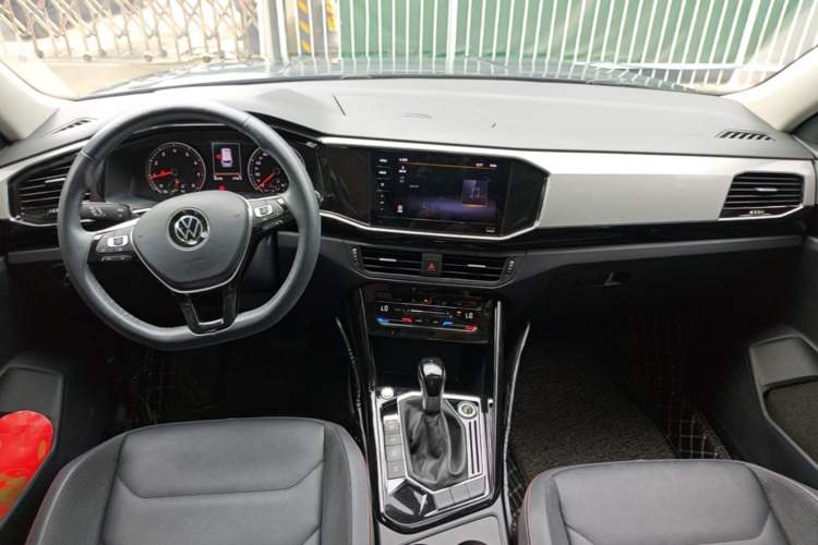 Used Volkswagen Tayron 2020 330TSI Two-Wheel Drive Luxury Smart Connectivity Version Center Console