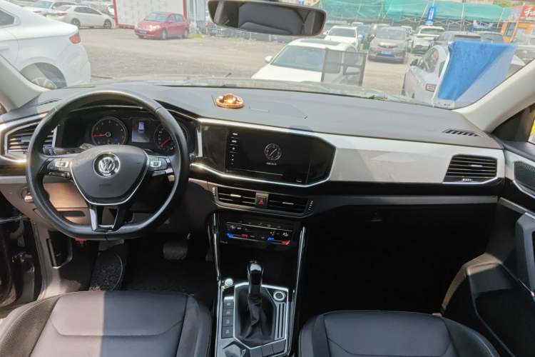 Used Volkswagen Tayron 2020 330TSI Two-Wheel Drive Luxury Smart Connectivity Version Center Console
