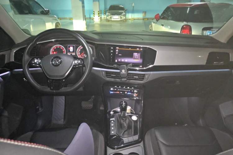 Used Volkswagen Tayron 2020 330TSI Two-Wheel Drive Luxury Smart Connectivity Version Center Console