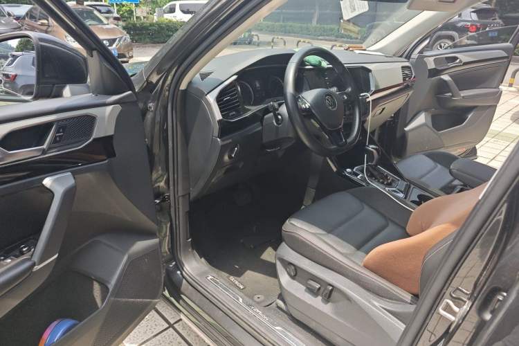 Used Volkswagen Tayron 2020 330TSI Two-Wheel Drive Luxury Connected Pro Edition Driver Seat
