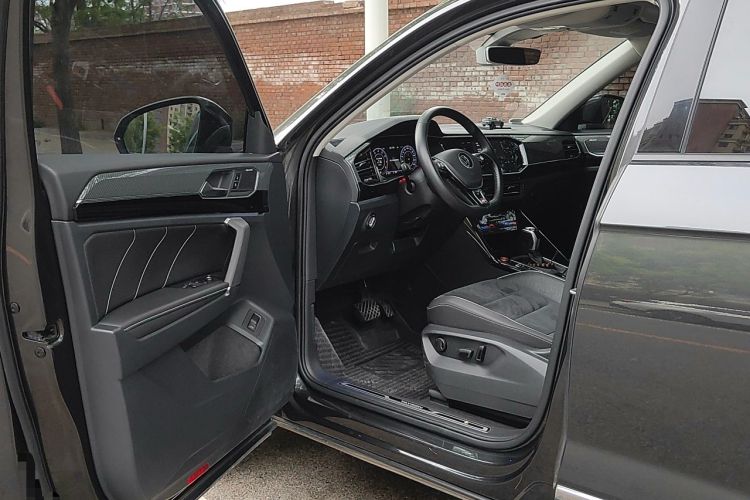 Used Volkswagen Tayron 2020 330TSI Two-Wheel Drive Luxury Connected Pro Edition Driver Seat