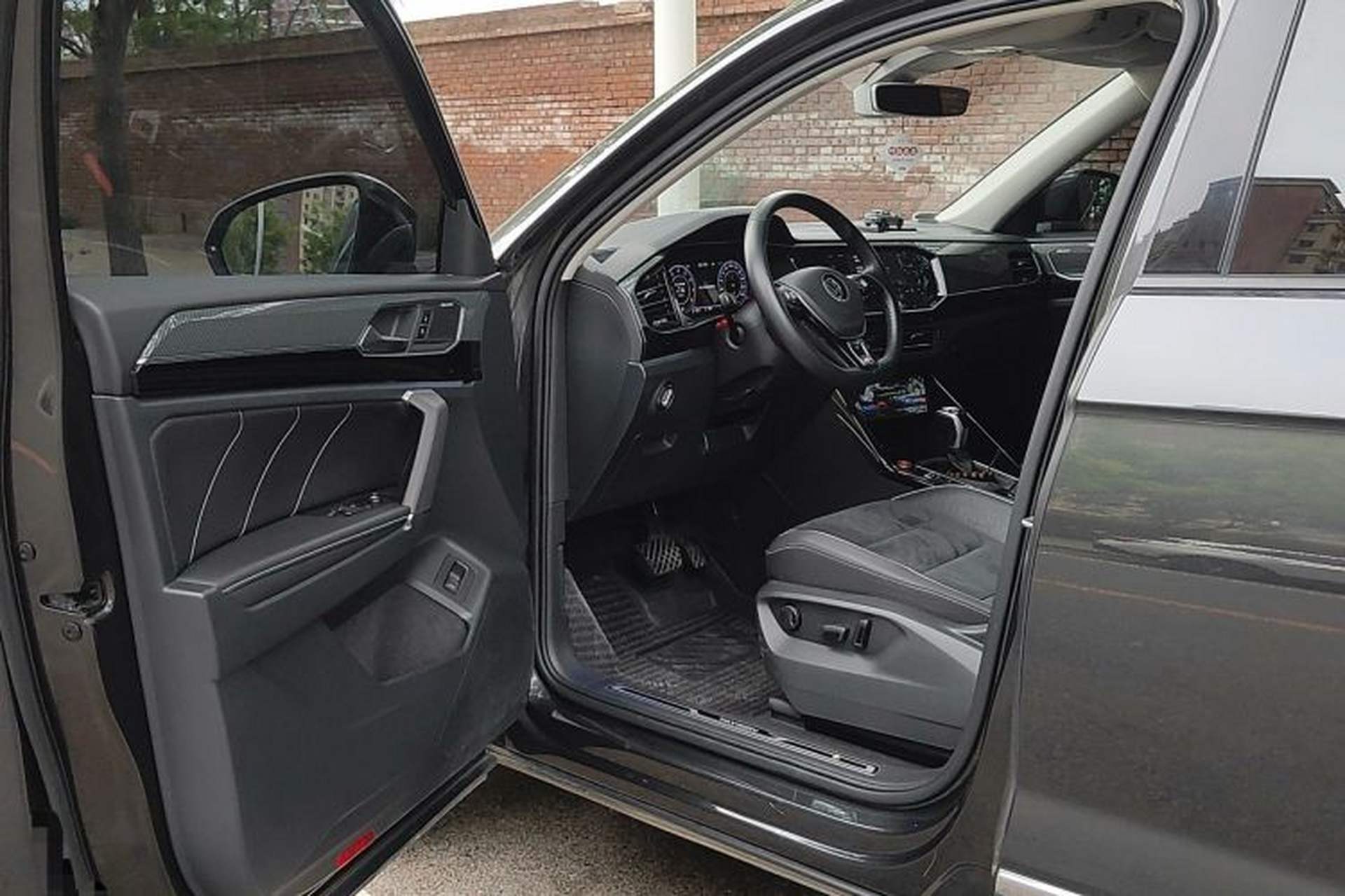 Used Volkswagen Tayron 2020 330TSI Two-Wheel Drive Luxury Connected Pro Edition Driver Seat