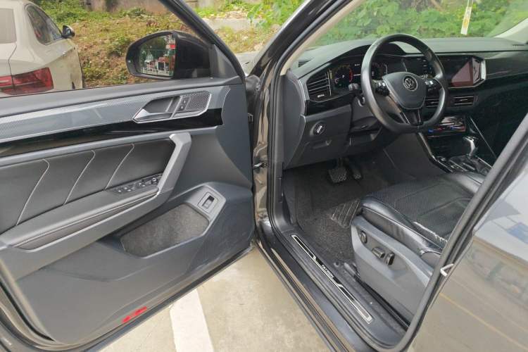 Used Volkswagen Tayron 2020 330TSI Two-Wheel Drive Luxury Connected Pro Edition Driver Seat
